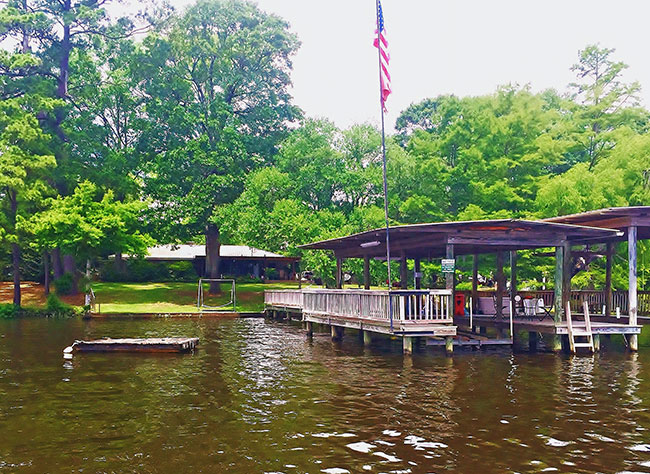 Staying in style at John &amp; Kelly Girouard's lakeside home.