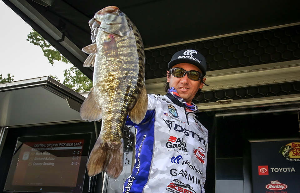Daisuke Aokia Fishing