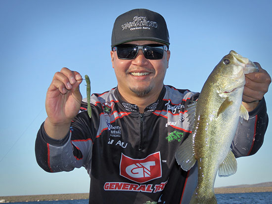Vertical Reaction Fishing - How Tai Au Power-fishes a Senko and a Neko Rig 