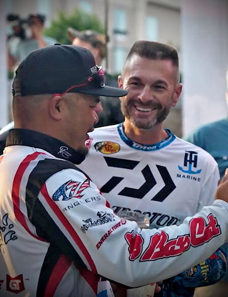 Randy chats with fellow Yamamoto Pro Tai Au at a recent MLF event.