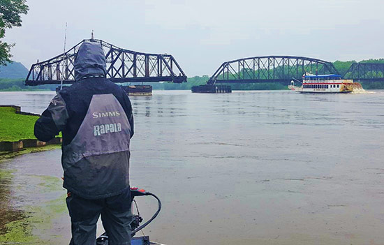 Current breaks held numbers of fish along the main river channel.
